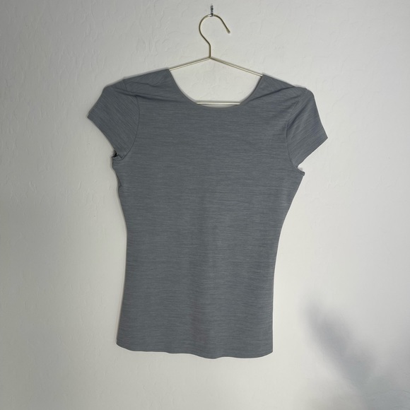 NIKE Dri Fit Short Sleeve Yoga/Workout Top Size Small - Picture 2 of 5